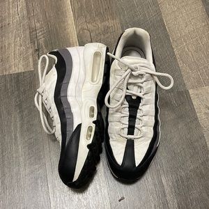 Black and white Nike AirMax 95 womens size 9
